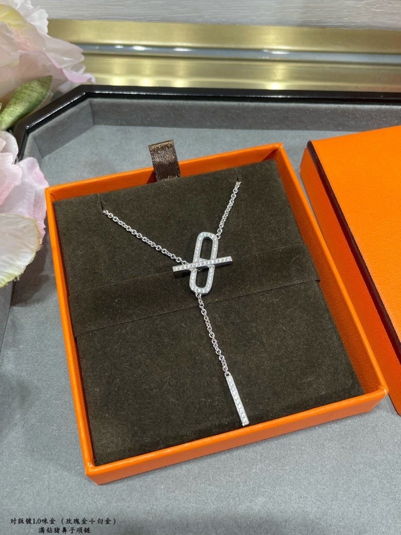 H**me5 necklaces